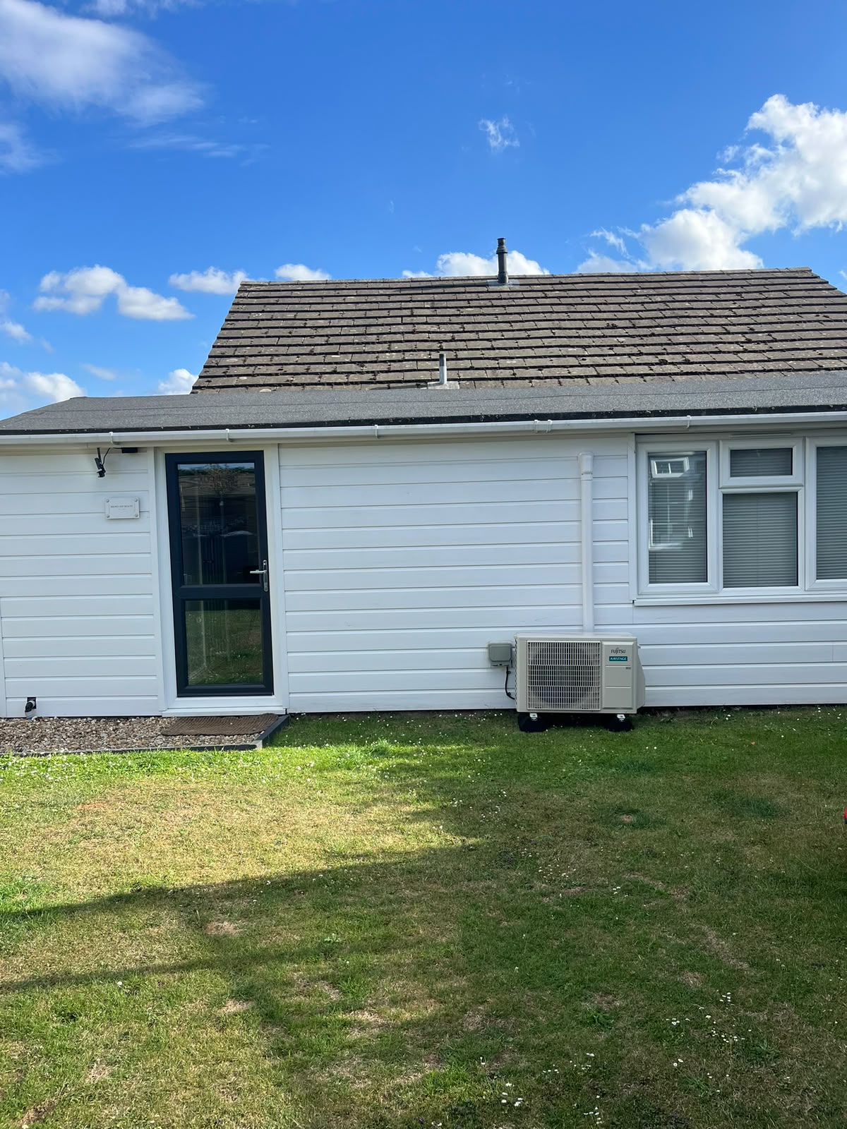 Air conditioning installation for outbuilding in Medway